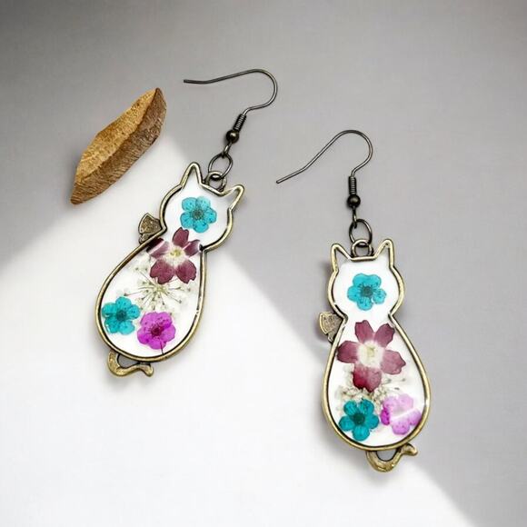 Antique Bronze Dried Flower Cat Earrings – Boho Vintage Mosaic Floral Design - Picture 3 of 6
